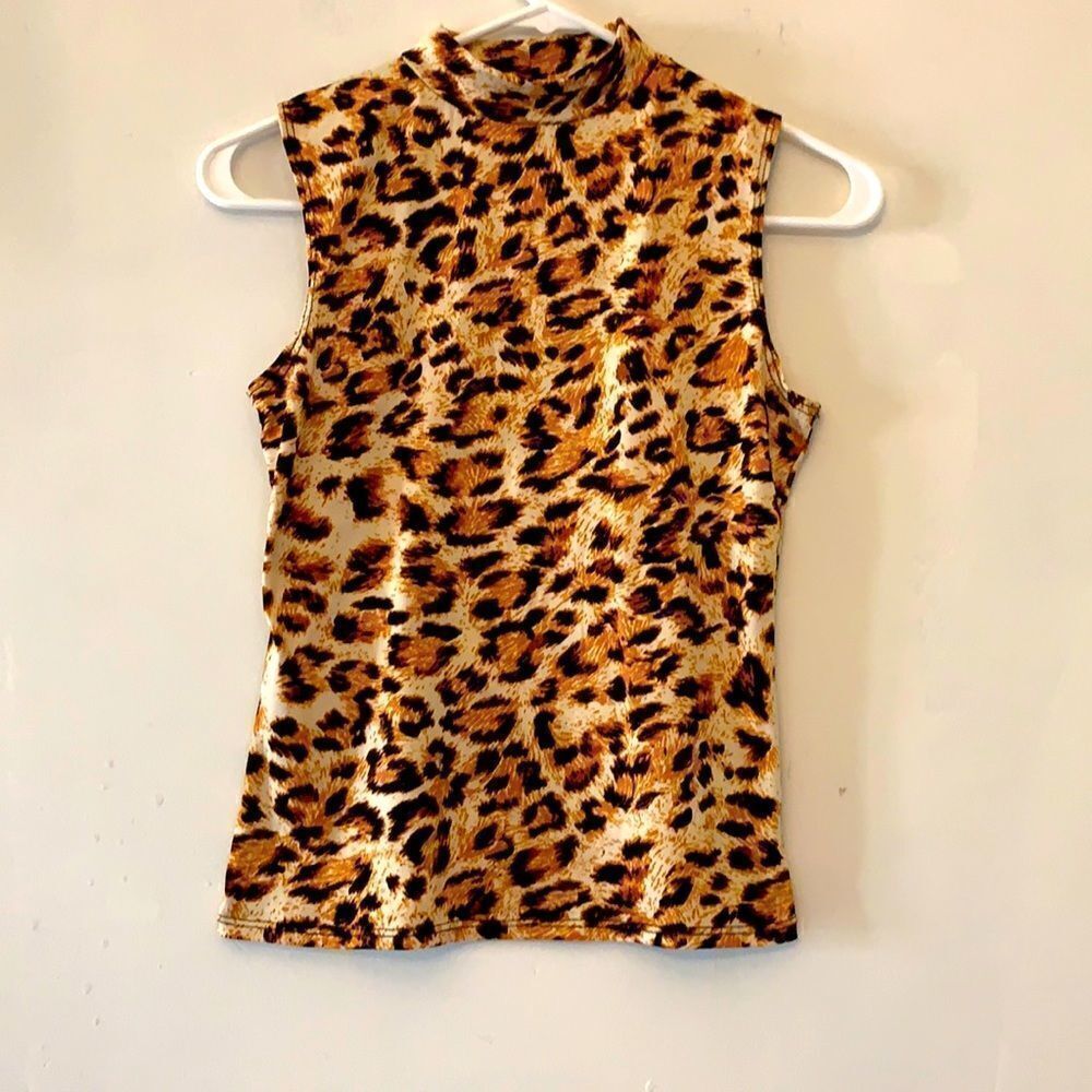 Olivia Rae leopard print sleeveless tee. Size S Length 19” Mock neck